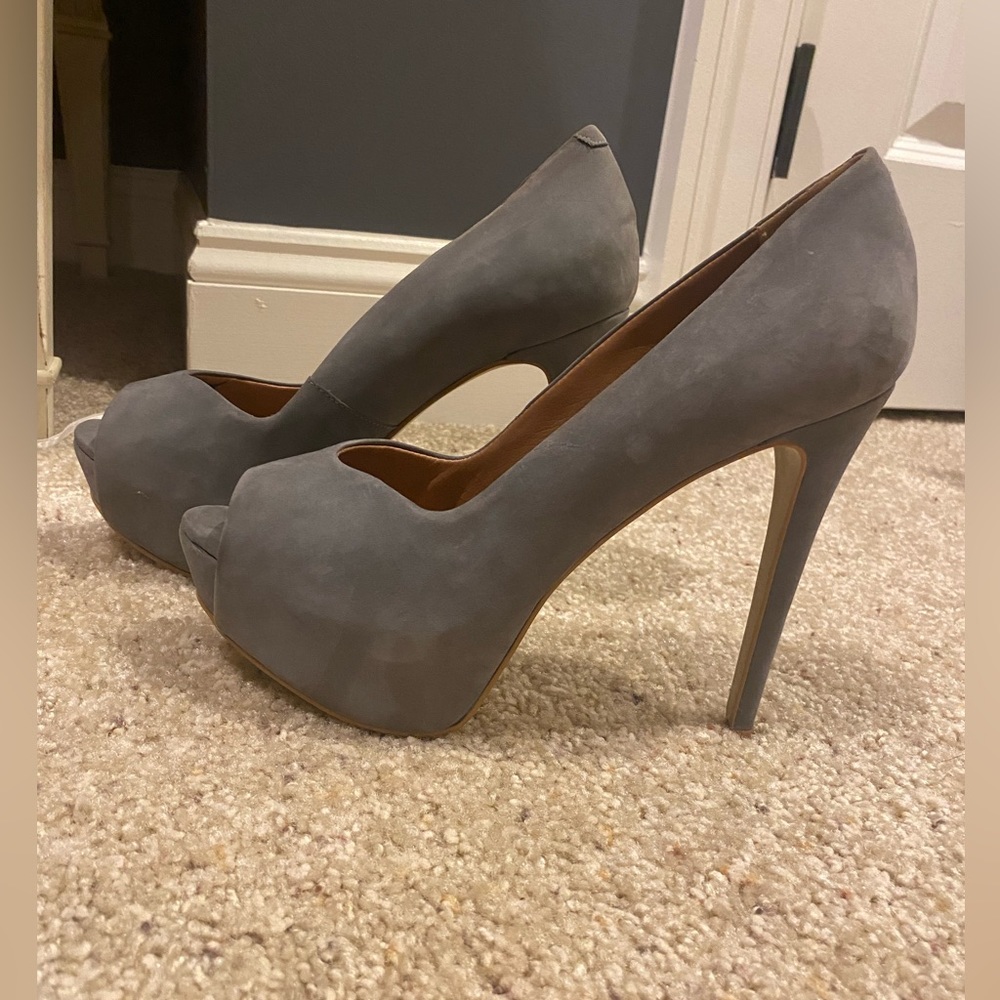 Steve Madden Peep toe grey platform pumps, size 8.5, worn once